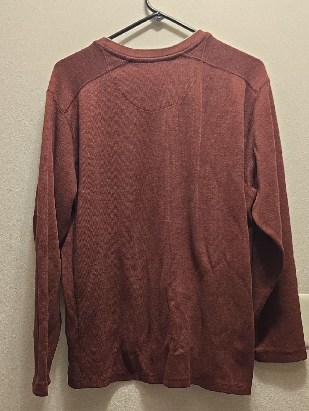 Men's V-Neck Lightweight Ribbed Sweater in Rust - Picture 2 of 9